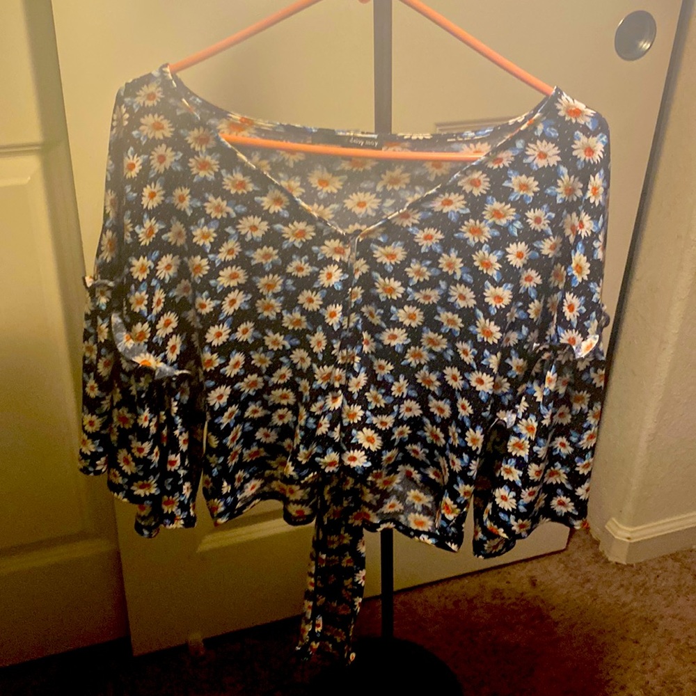 Daisy may, flower shirt, size M